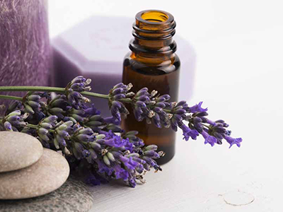 μπουκαλάκι για αιθέρια έλαια και άνθη λεβάντα