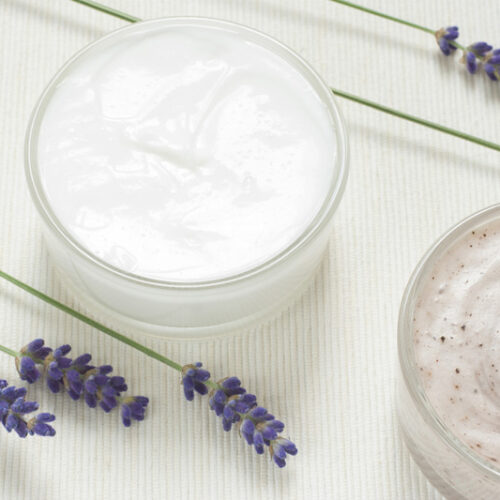 κρέμα με άνθη λεβάντα