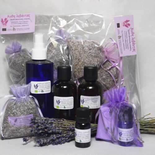 προϊόντα λεβάντα με ματσάκι, πουγκιά και μπουκαλάκια με αιθέριο έλαιο λεβάντα